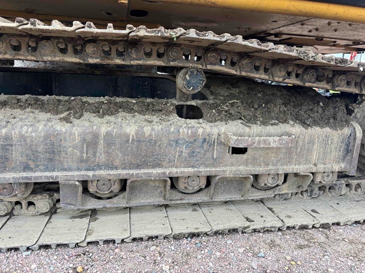 caterpillar-322cl-image-44