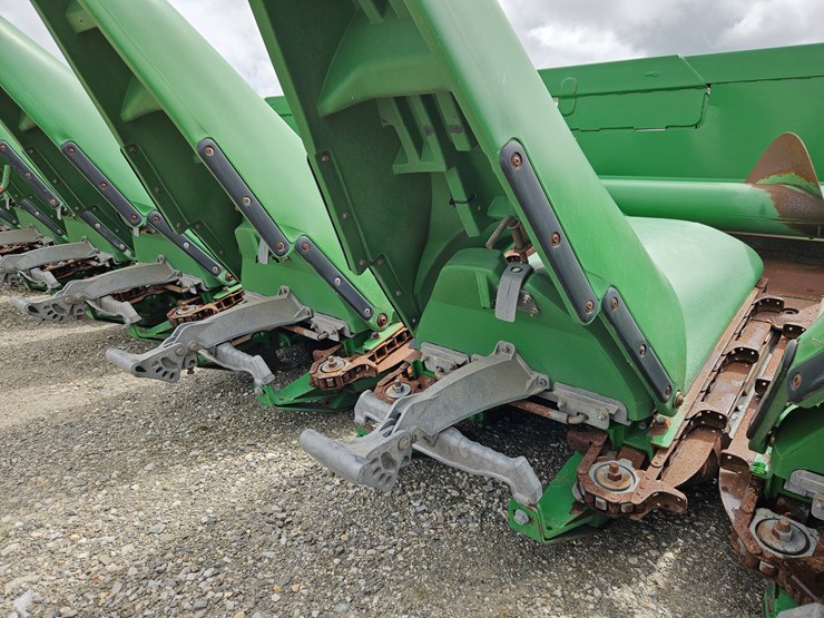 2011-john-deere-608c-image-2