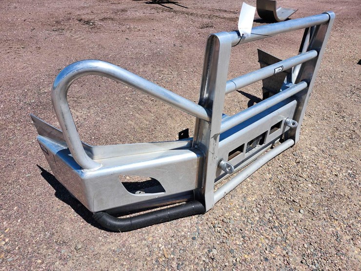 freightliner-aluminum-livestock-guard-image-2