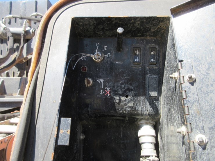 2013-ditch-witch-jt2020-image-43