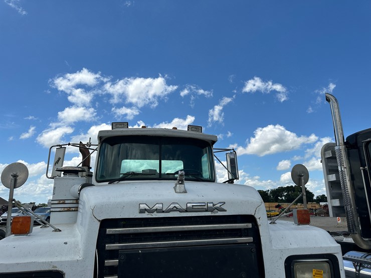1999-mack-rd688s-image-39