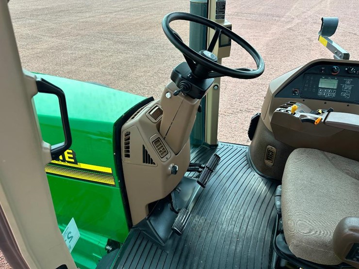 john-deere-8210-image-58