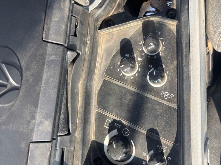 2012-new-holland-t8.360-image-41