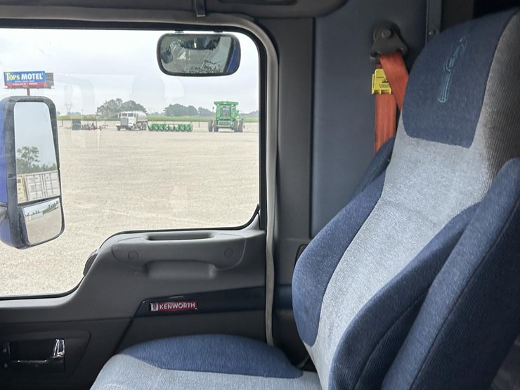 2018-kenworth-t800-image-14