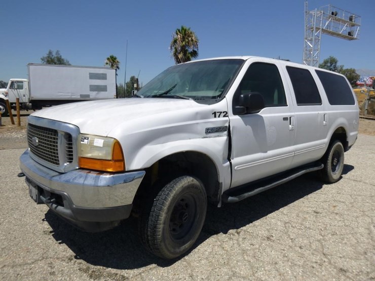2000-ford-excursion-image-2