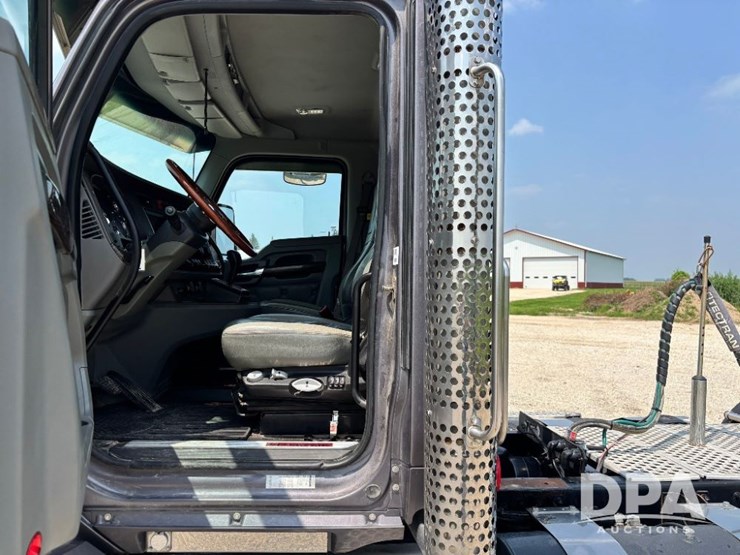 2016-kenworth-t880-image-83