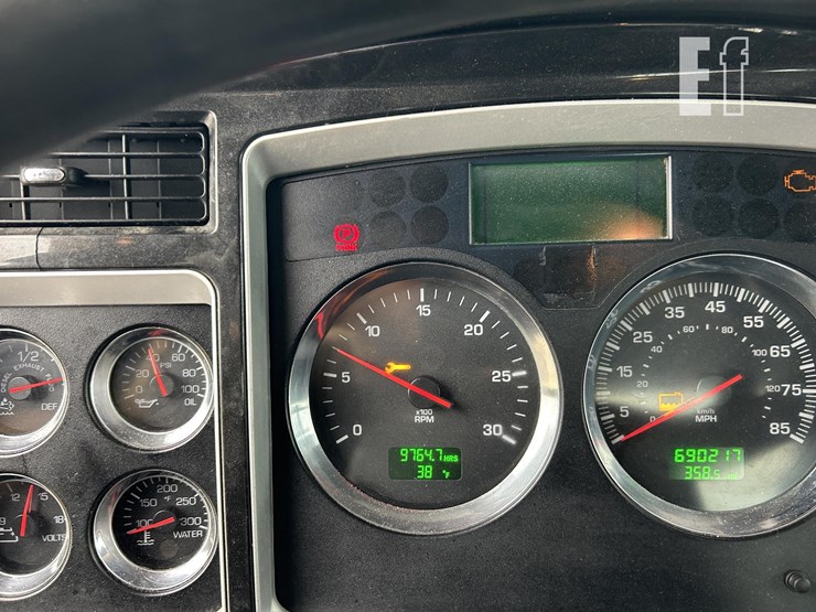 2019-kenworth-t800-image-17