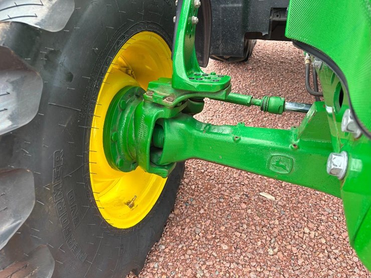 2014-john-deere-6115m-image-38