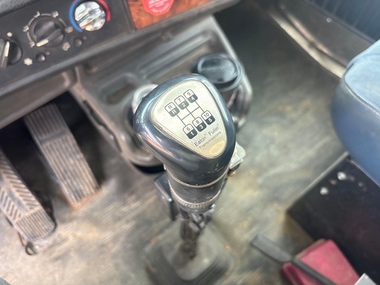 2003-kenworth-t800-image-15