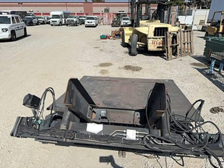 lot#-158-heavy-duty-lift-gate-image-2