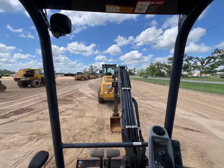 2015-deere-35g-image-35