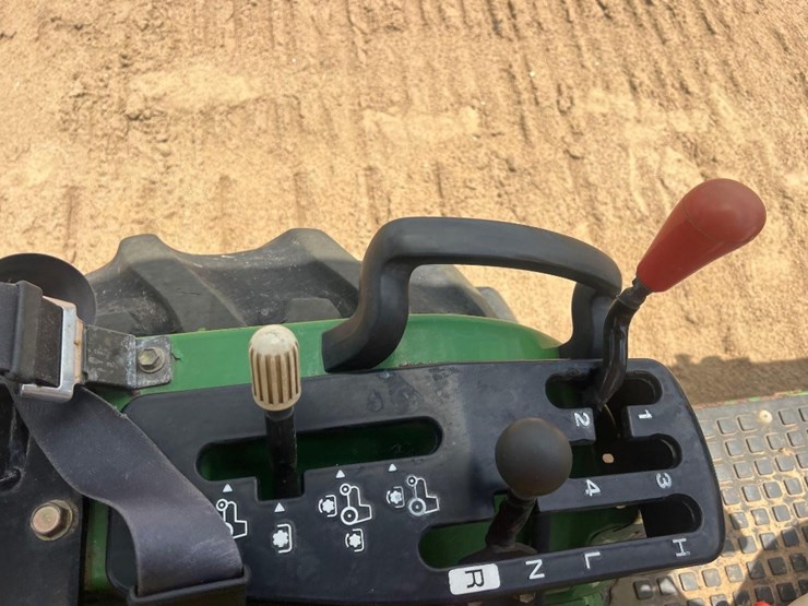john-deere-4100-image-30