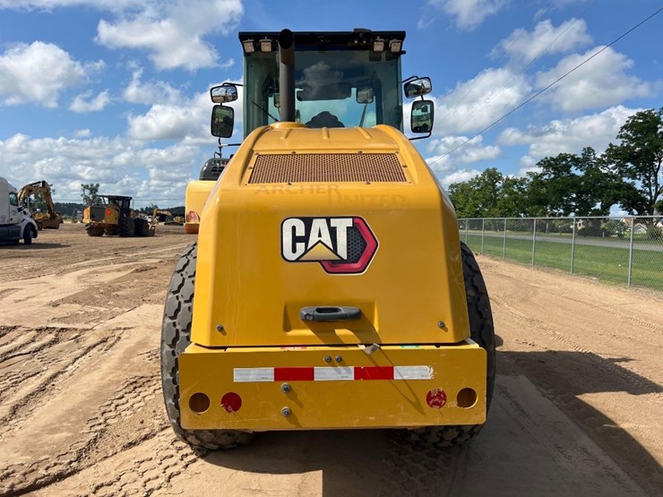 2022-caterpillar-cs54b-image-3