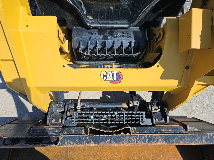 2019-caterpillar-259d3-image-5