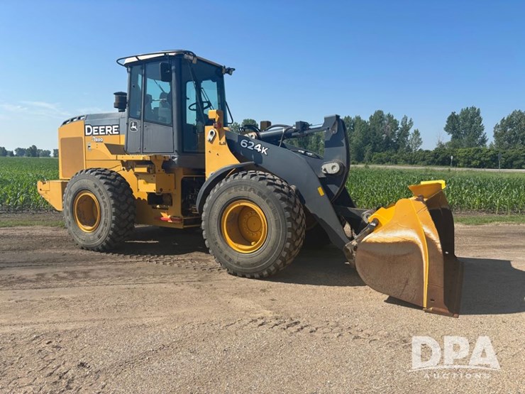 2015-deere-624k-image-1