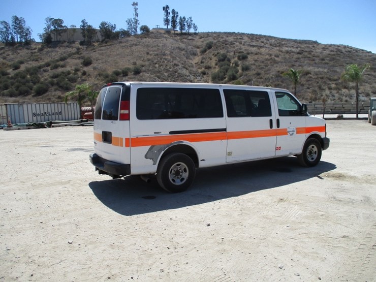 2007-chevrolet-express-3500-image-3
