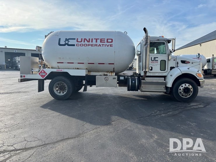 2013-peterbilt-337-image-14