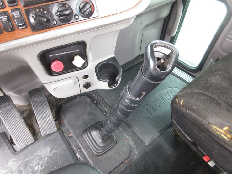 2007-peterbilt-378-image-21