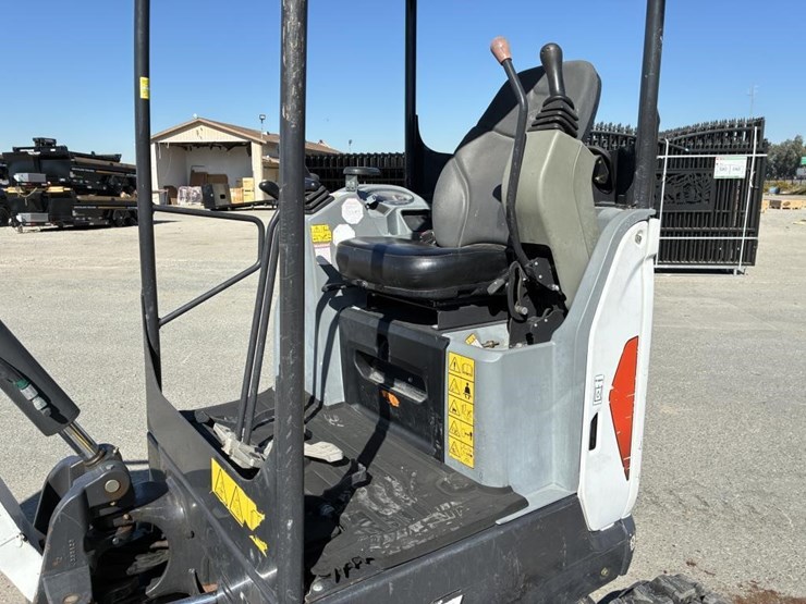 2020-bobcat-e20-image-14