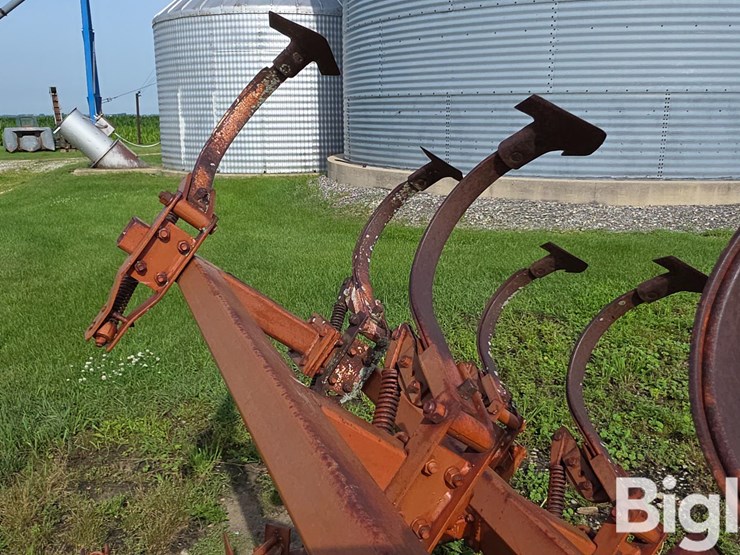 case-1200m-field-cultivator-image-18
