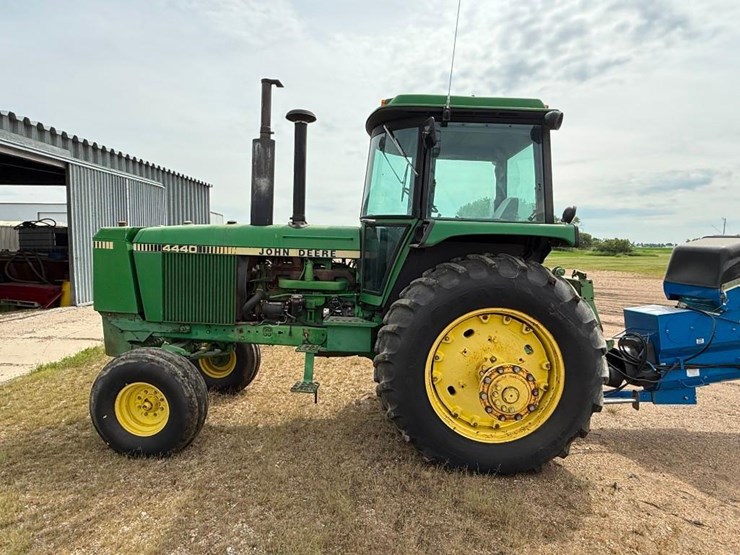 john-deere-4440-image-2