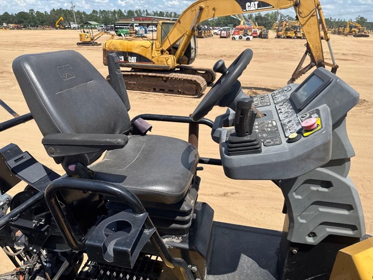 2015-caterpillar-ap-1055f-image-27