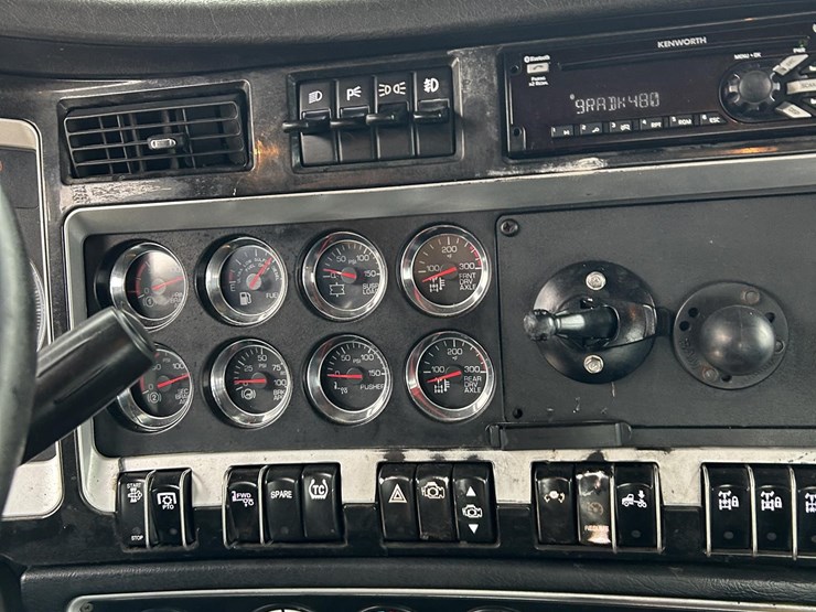 2019-kenworth-t800-image-15