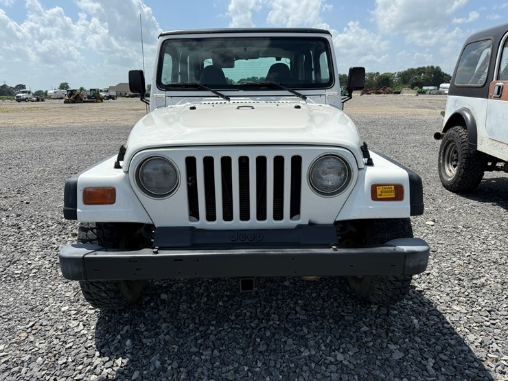 1997-jeep-wrangler-image-2