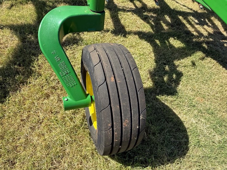 2022-john-deere-2430-image-6