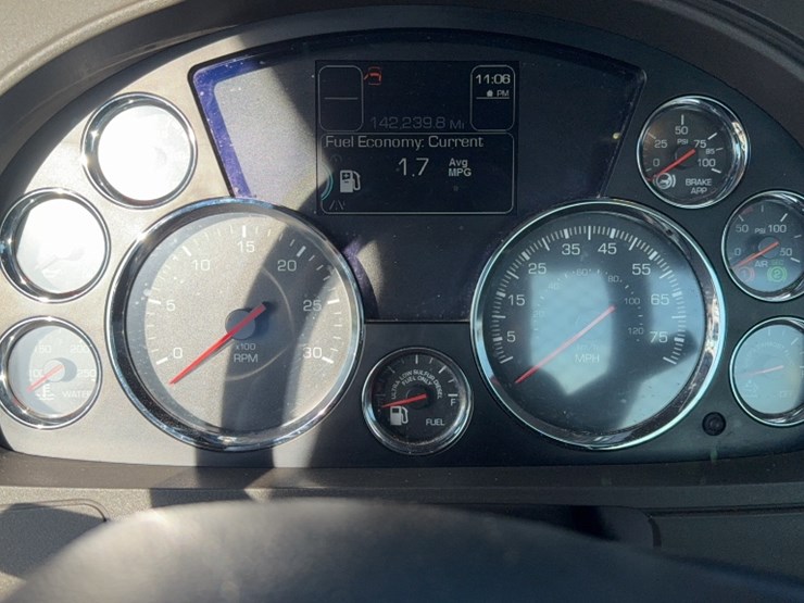 2016-kenworth-t880-image-19