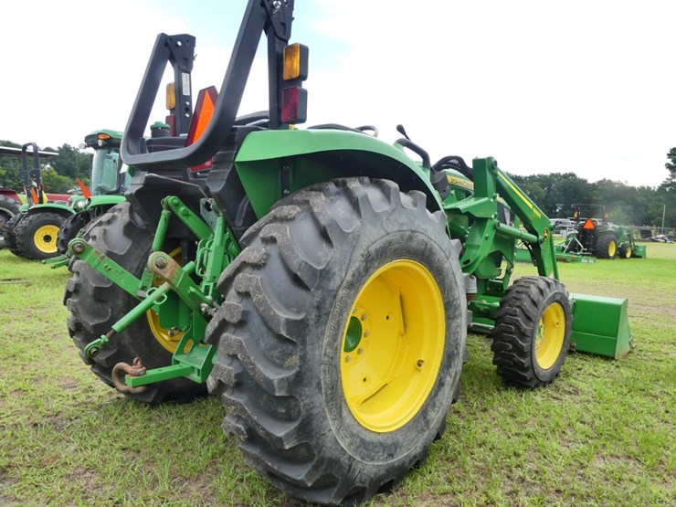 john-deere-4044m-image-4