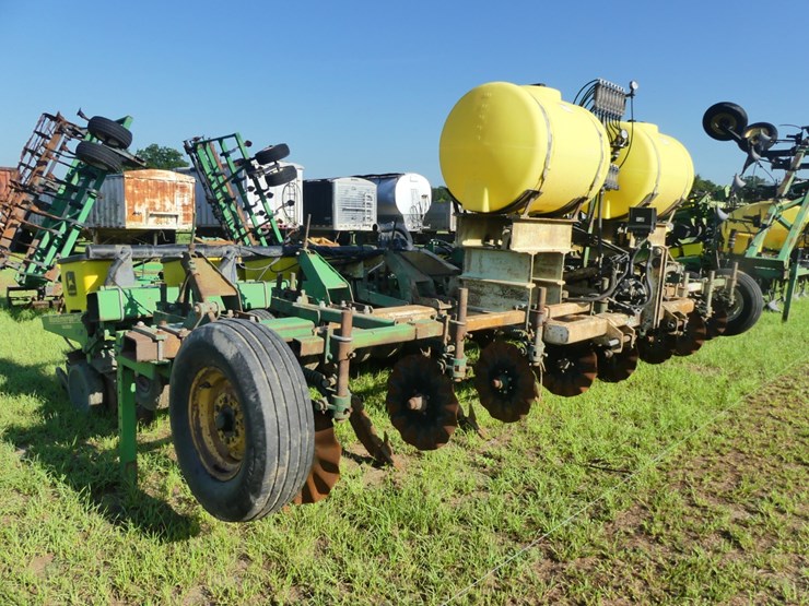john-deere-1700-image-1