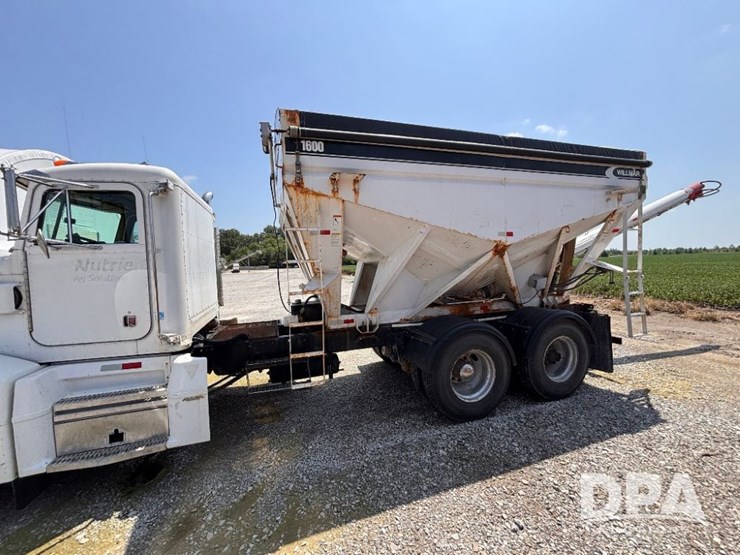 1996-peterbilt-377-image-14