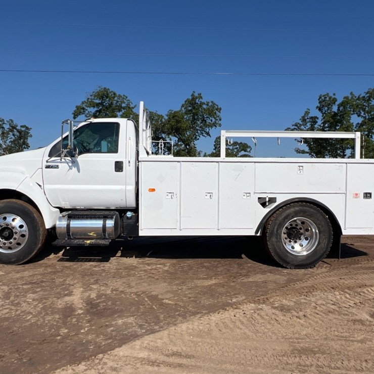 2015 FORD F750 XL