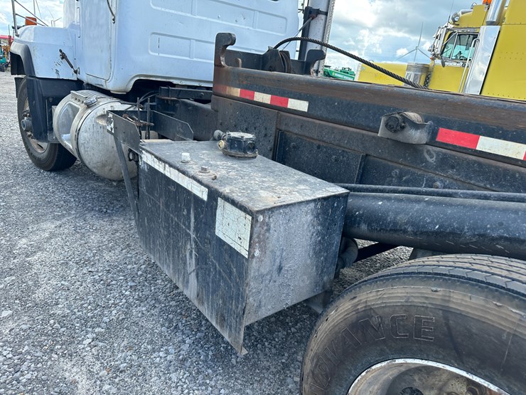 1999-mack-rd688s-image-31