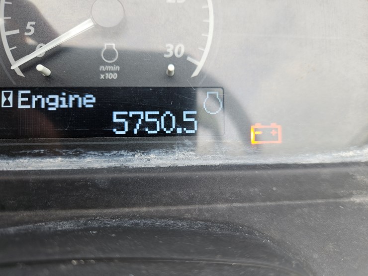2021-john-deere-4044m-image-9