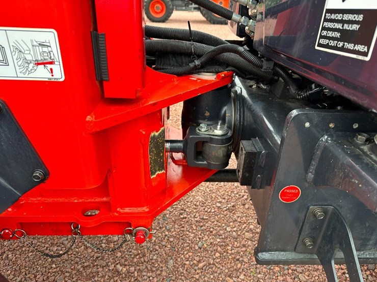 2021-kubota-r640-image-35