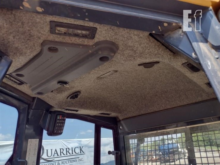 2019-deere-750k-lgp-image-16