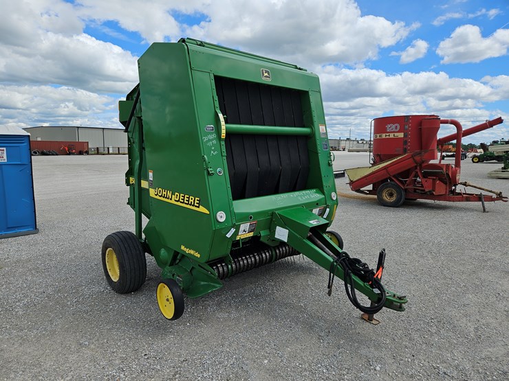 2000-john-deere-567-image-11