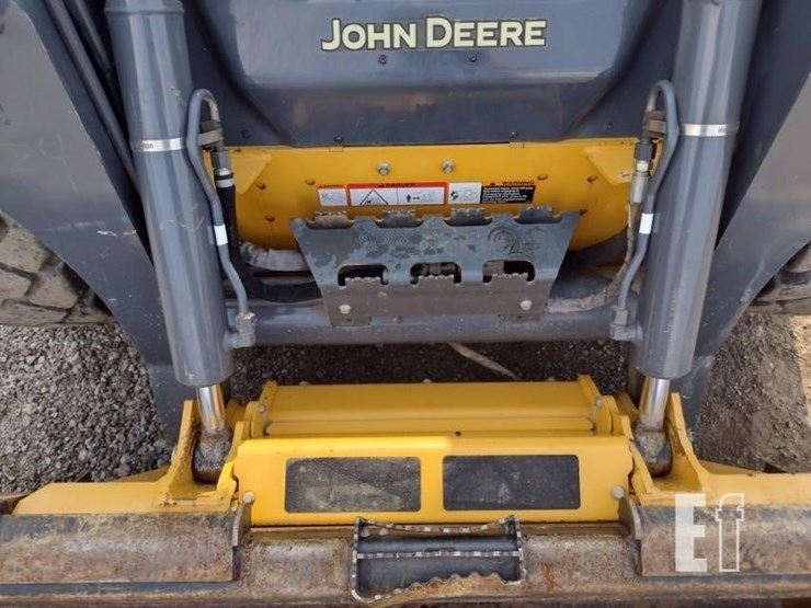 2020-deere-324g-image-14