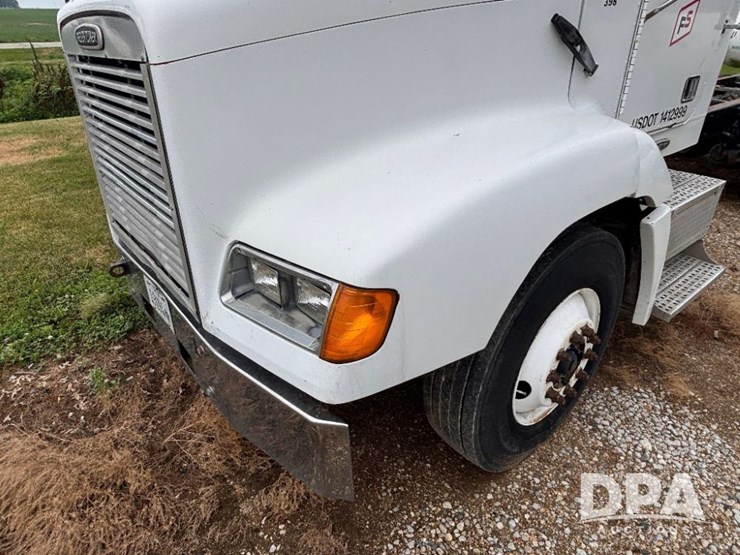 2000-freightliner-truck-(gp11021,-unit-398)-image-19