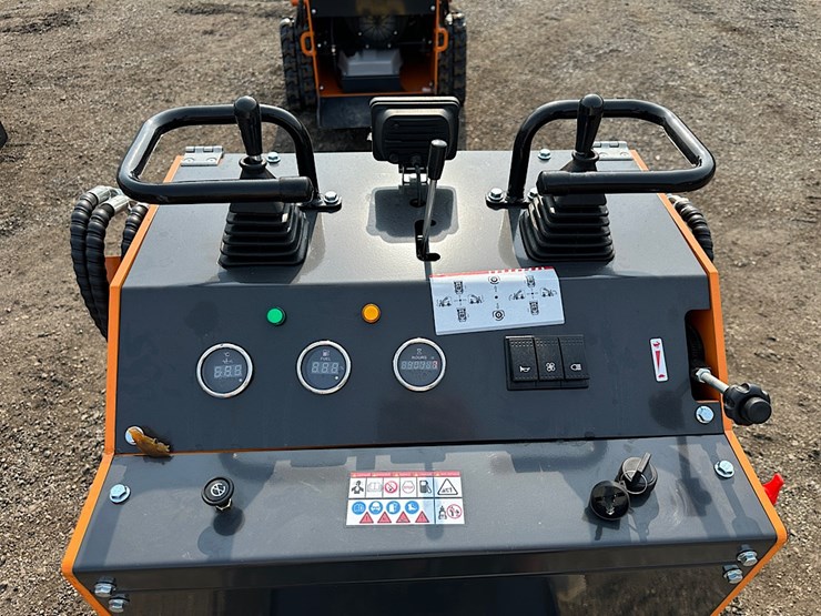 landhero-ldh-t460-mini-skid-steer-image-8