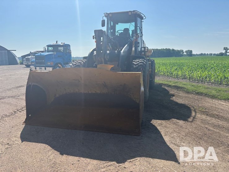 2015-deere-624k-image-18