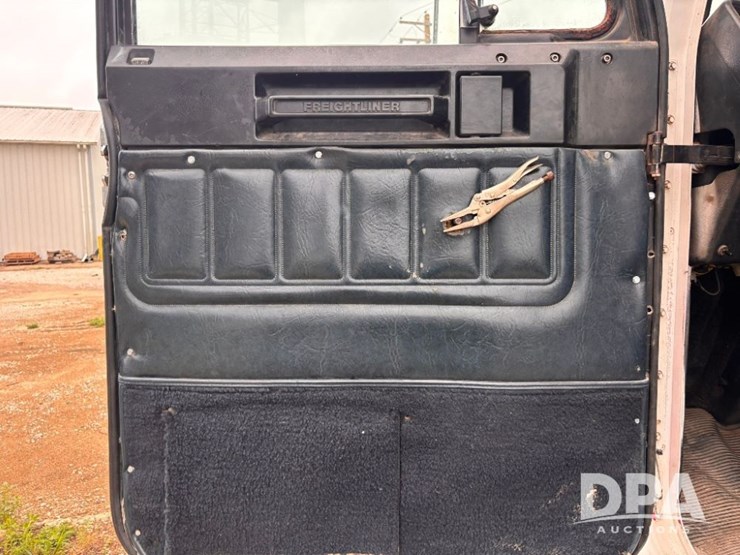 2000-freightliner-truck-(gp11021,-unit-398)-image-74