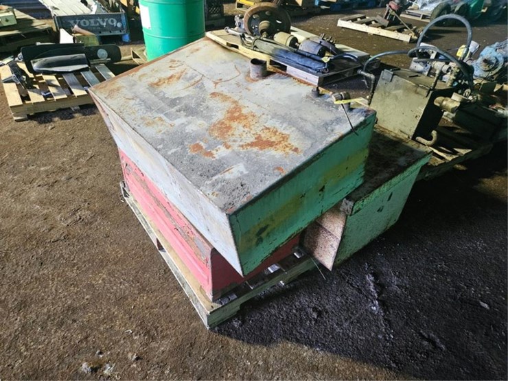 #2593-•-pallet-of-tanks-&-tool-boxes-image-1