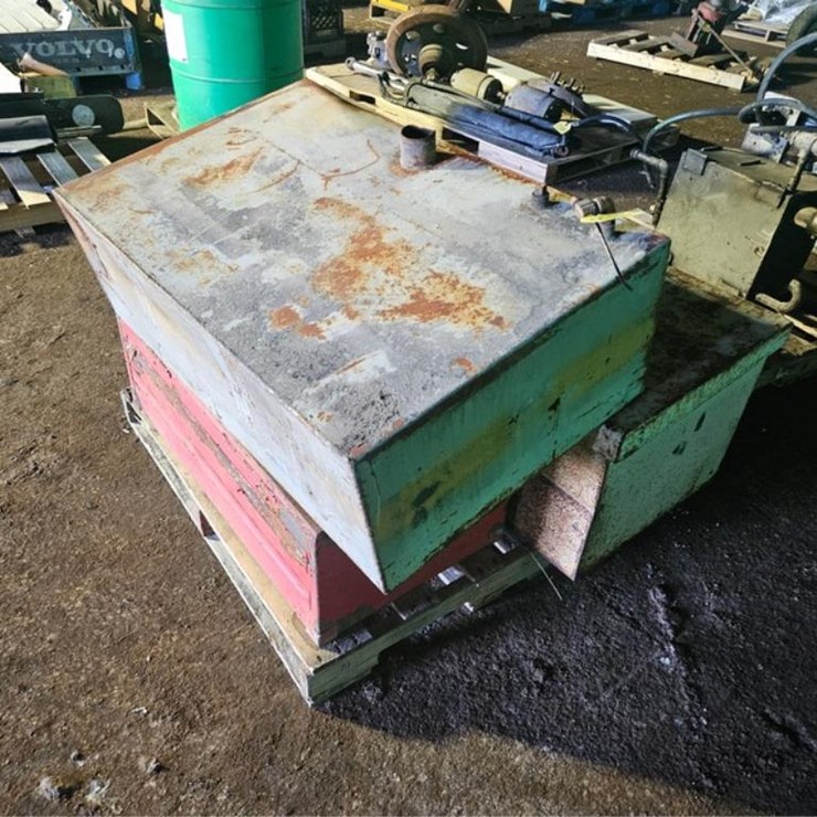 #2593 • Pallet of Tanks & Tool Boxes
