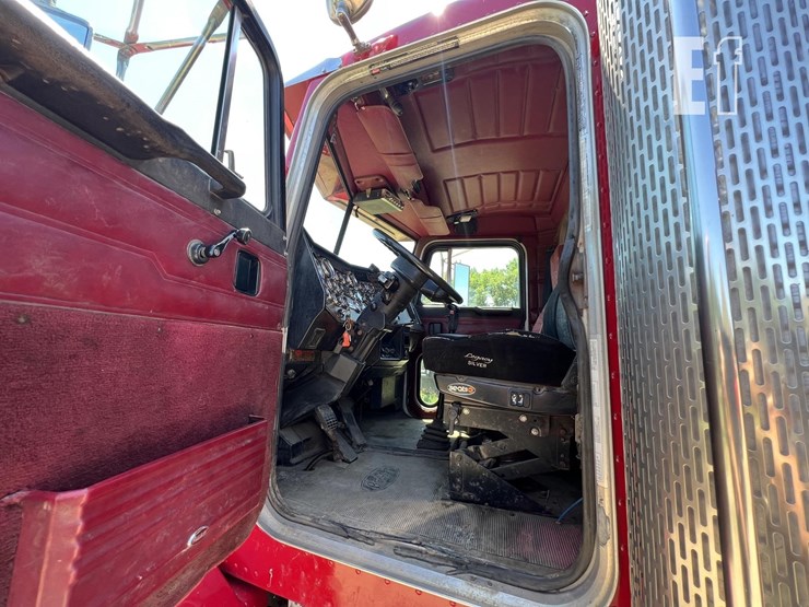 1998-peterbilt-385-image-15