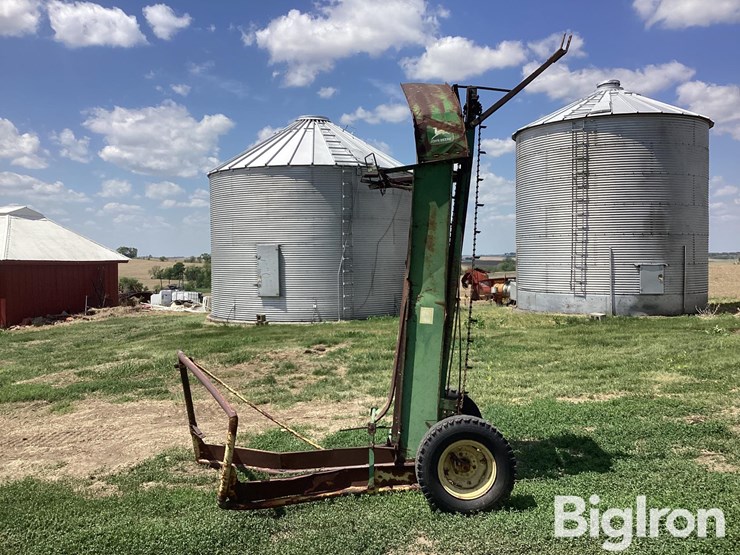 john-deere-00990hc-ground-driven-bale-loader-image-8