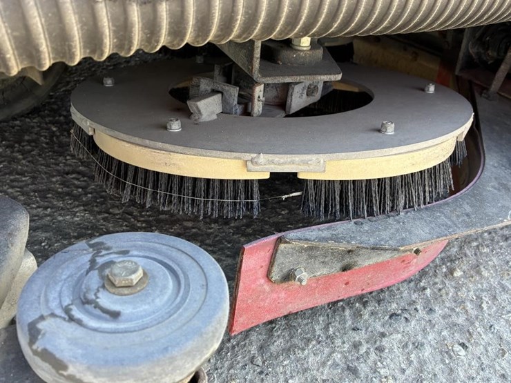 1997-clarke-alto-505-232-ride-on-floor-scrubber-image-6