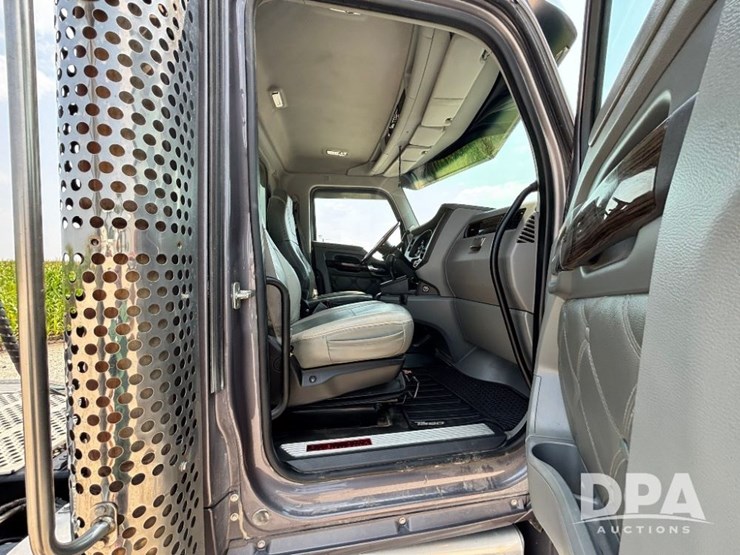2016-kenworth-t880-image-77